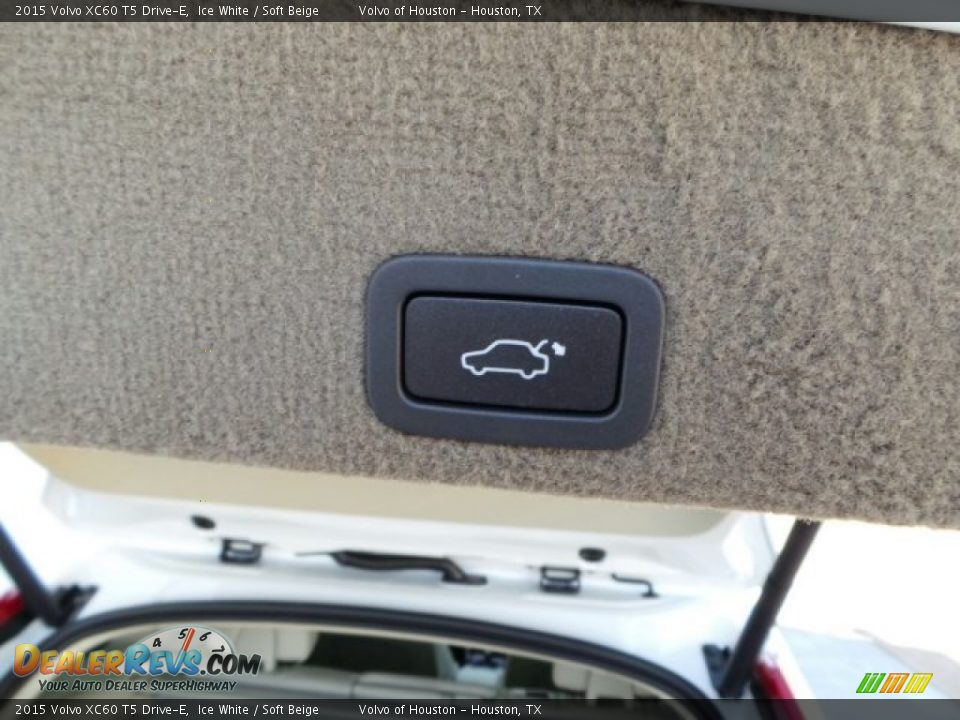 2015 Volvo XC60 T5 Drive-E Ice White / Soft Beige Photo #29