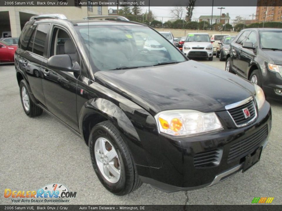 Front 3/4 View of 2006 Saturn VUE  Photo #8