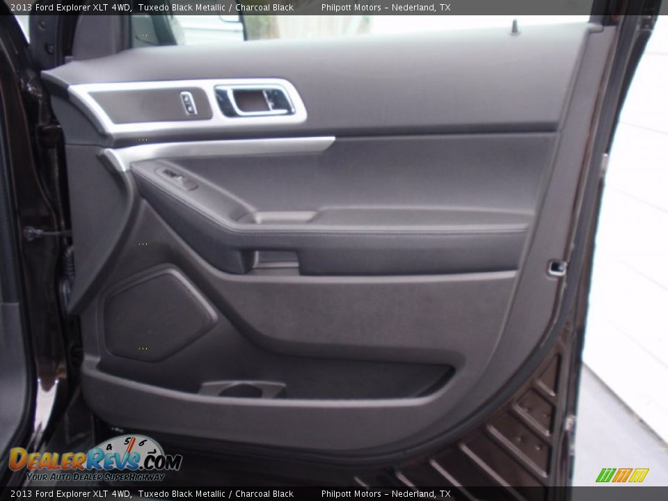 2013 Ford Explorer XLT 4WD Tuxedo Black Metallic / Charcoal Black Photo #25