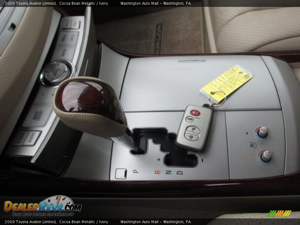 2009 Toyota Avalon Limited Cocoa Bean Metallic / Ivory Photo #16