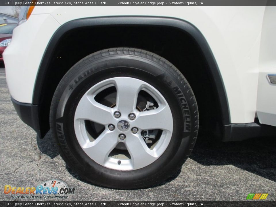 2012 Jeep Grand Cherokee Laredo 4x4 Stone White / Black Photo #26