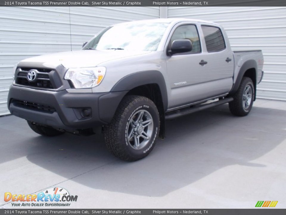 Front 3/4 View of 2014 Toyota Tacoma TSS Prerunner Double Cab Photo #7