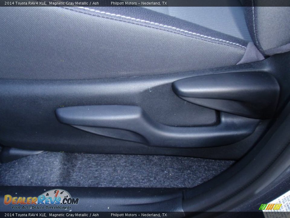 2014 Toyota RAV4 XLE Magnetic Gray Metallic / Ash Photo #27