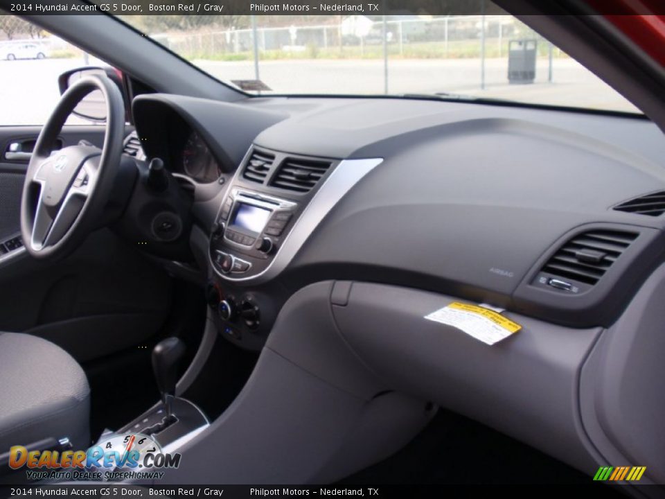 Dashboard of 2014 Hyundai Accent GS 5 Door Photo #16