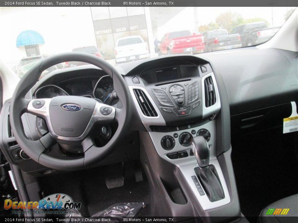 2014 Ford Focus SE Sedan Tuxedo Black / Charcoal Black Photo #8