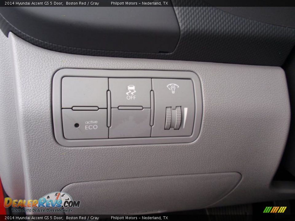 Controls of 2014 Hyundai Accent GS 5 Door Photo #30
