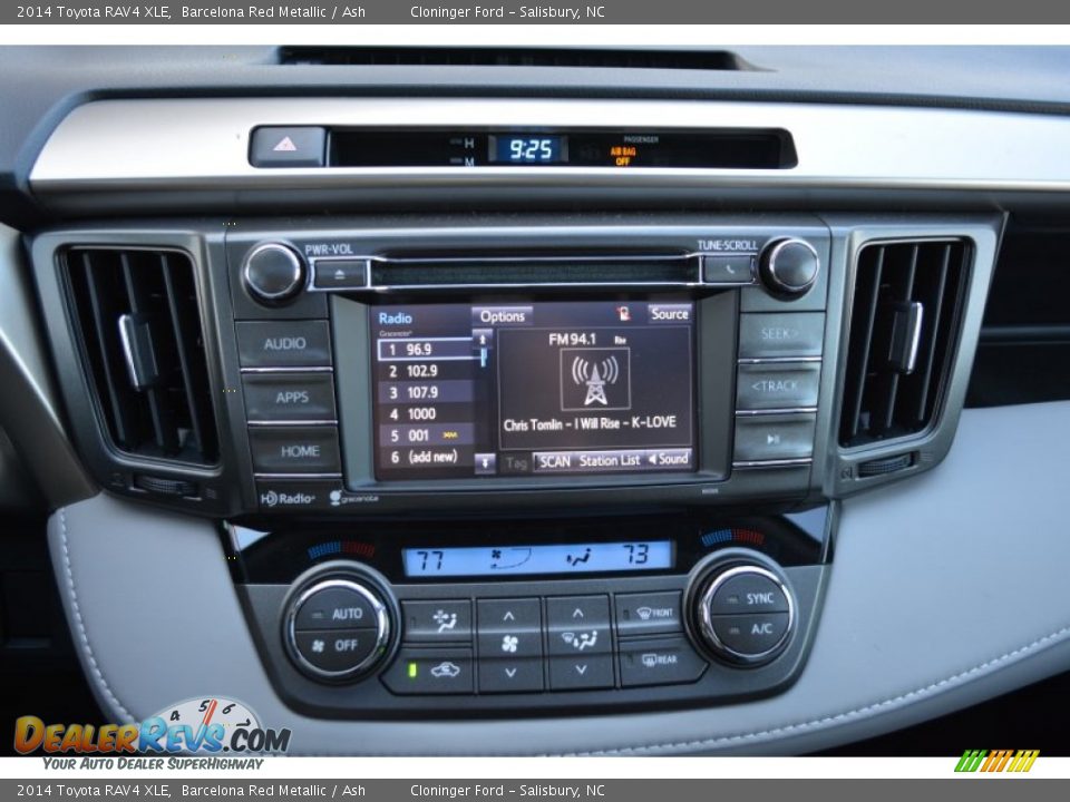 Controls of 2014 Toyota RAV4 XLE Photo #13
