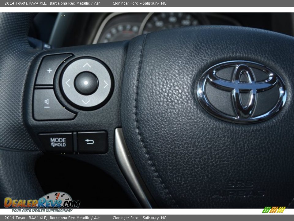 Controls of 2014 Toyota RAV4 XLE Photo #19