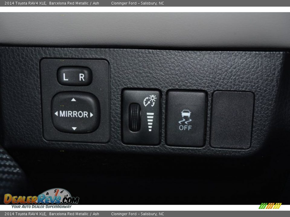 Controls of 2014 Toyota RAV4 XLE Photo #22