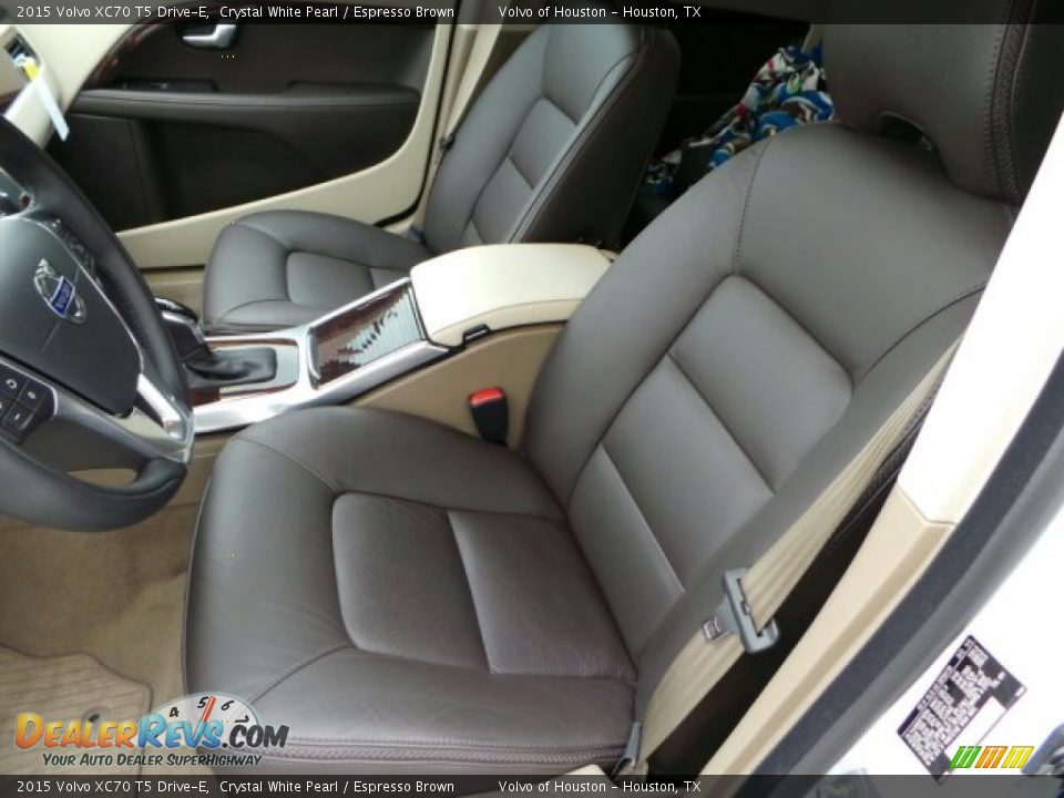 Front Seat of 2015 Volvo XC70 T5 Drive-E Photo #12