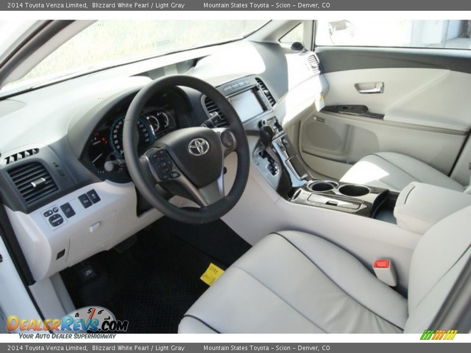 Light Gray Interior - 2014 Toyota Venza Limited Photo #5