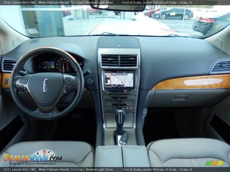 2012 Lincoln MKX FWD White Platinum Metallic Tri-Coat / Medium Light Stone Photo #18