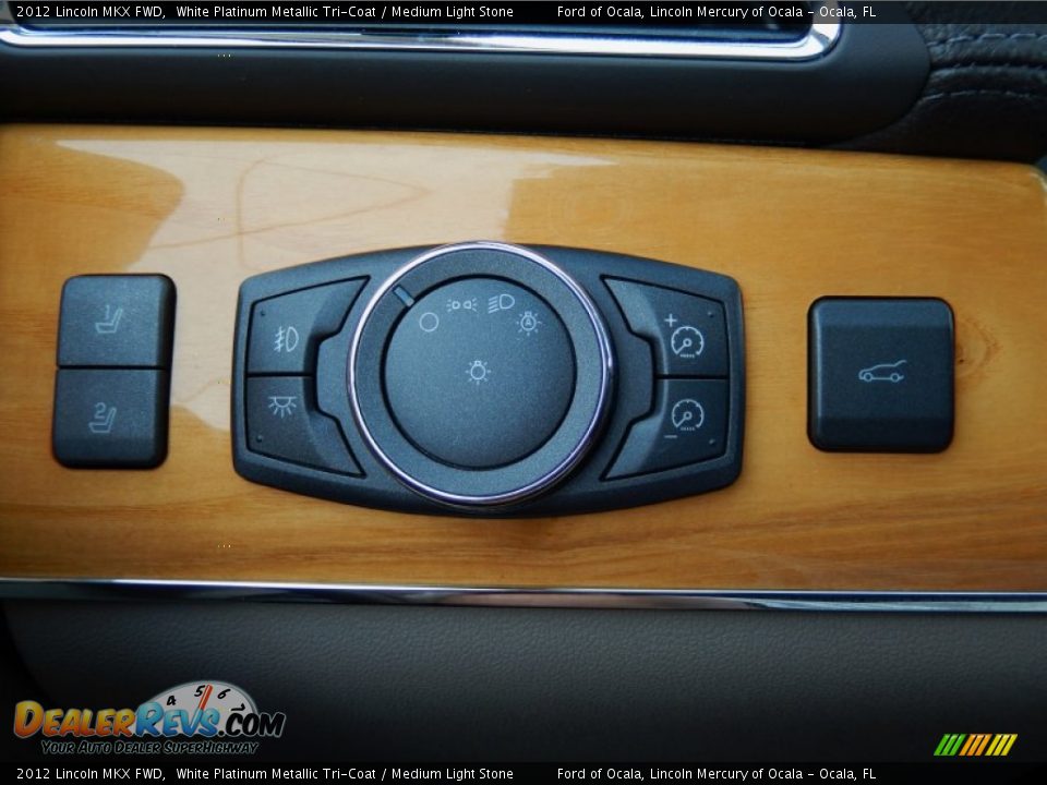 2012 Lincoln MKX FWD White Platinum Metallic Tri-Coat / Medium Light Stone Photo #22