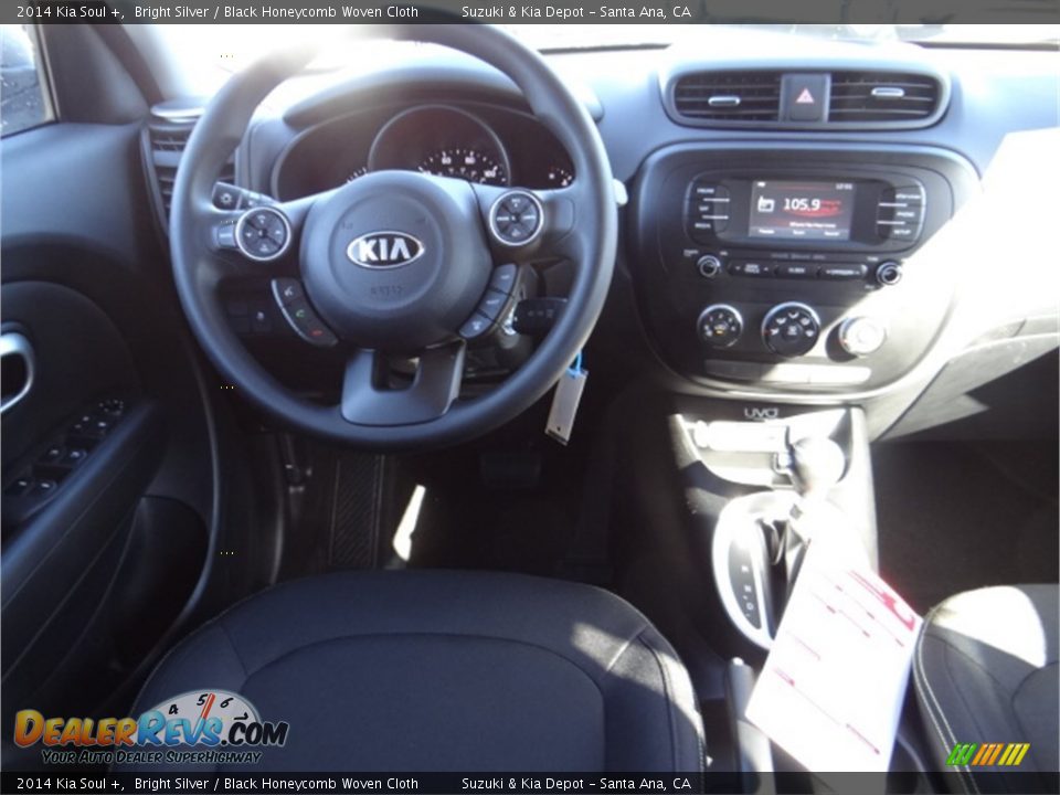 2014 Kia Soul + Bright Silver / Black Honeycomb Woven Cloth Photo #10