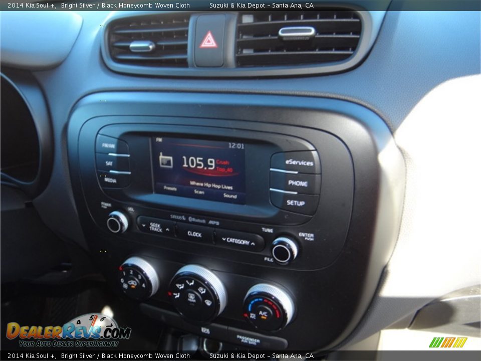 2014 Kia Soul + Bright Silver / Black Honeycomb Woven Cloth Photo #13