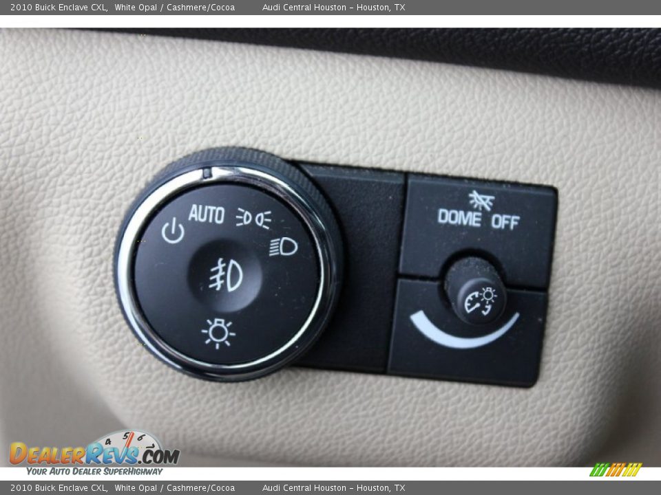 Controls of 2010 Buick Enclave CXL Photo #24