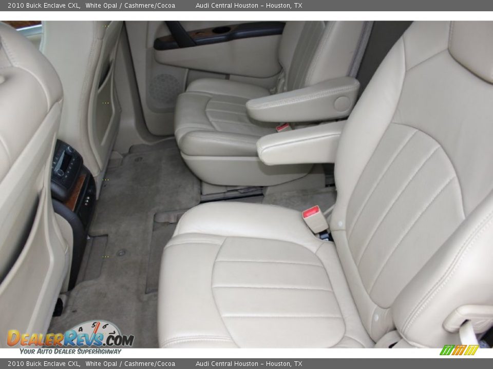 Rear Seat of 2010 Buick Enclave CXL Photo #29
