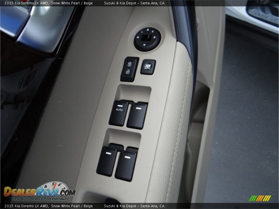 Controls of 2015 Kia Sorento LX AWD Photo #12