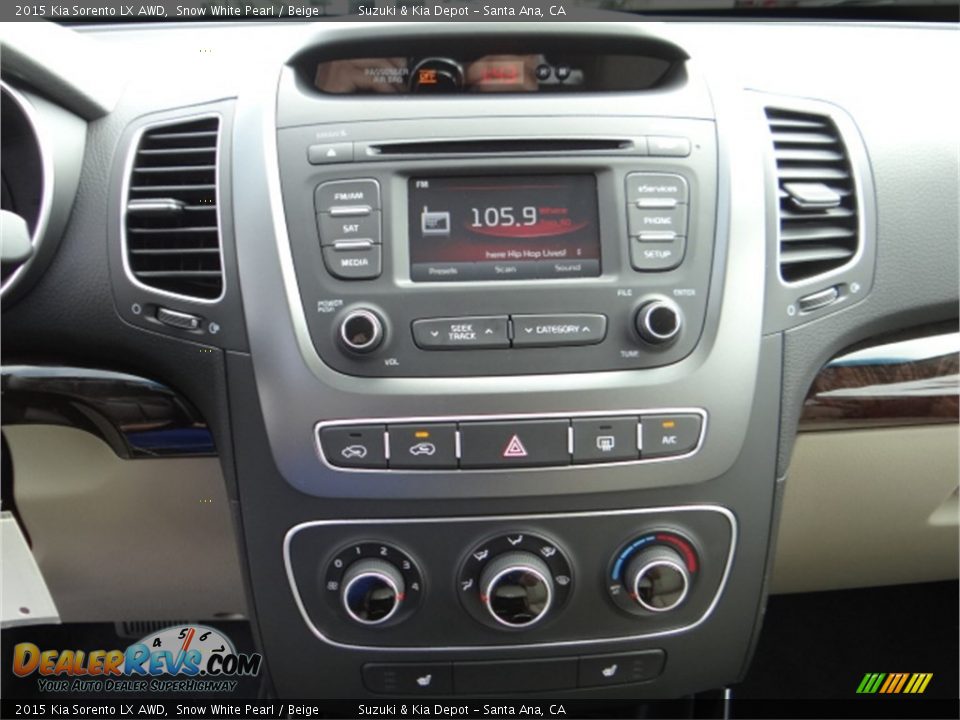 Controls of 2015 Kia Sorento LX AWD Photo #13
