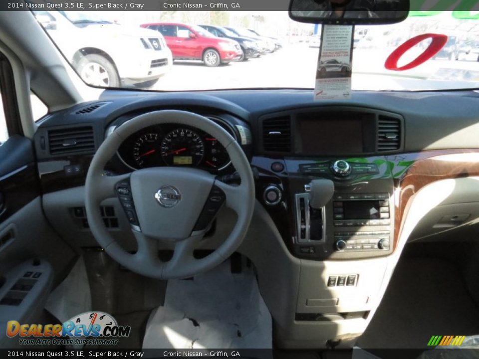 Dashboard of 2014 Nissan Quest 3.5 LE Photo #12
