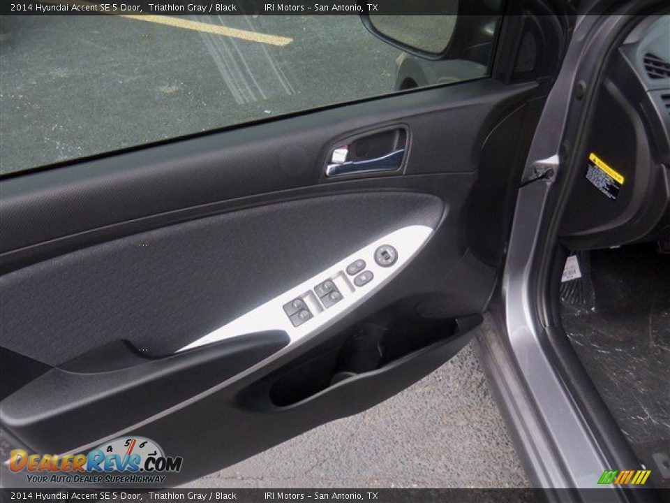 2014 Hyundai Accent SE 5 Door Triathlon Gray / Black Photo #5