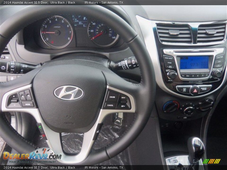 2014 Hyundai Accent SE 5 Door Ultra Black / Black Photo #7