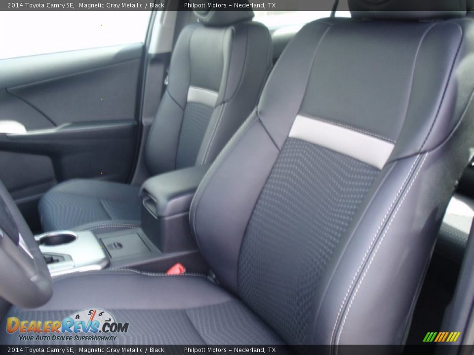 2014 Toyota Camry SE Magnetic Gray Metallic / Black Photo #26