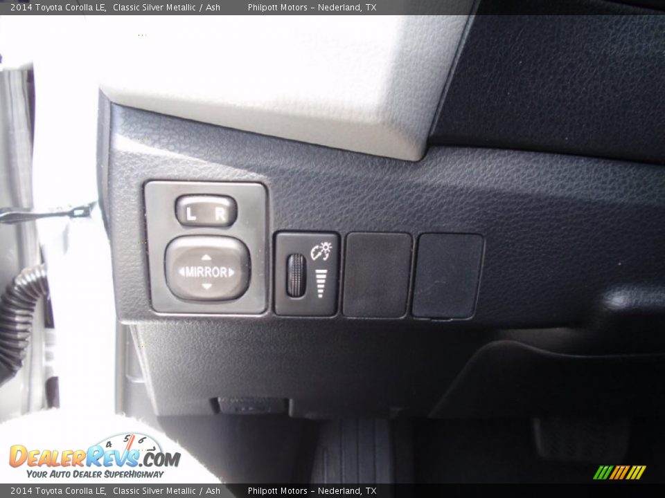 2014 Toyota Corolla LE Classic Silver Metallic / Ash Photo #32