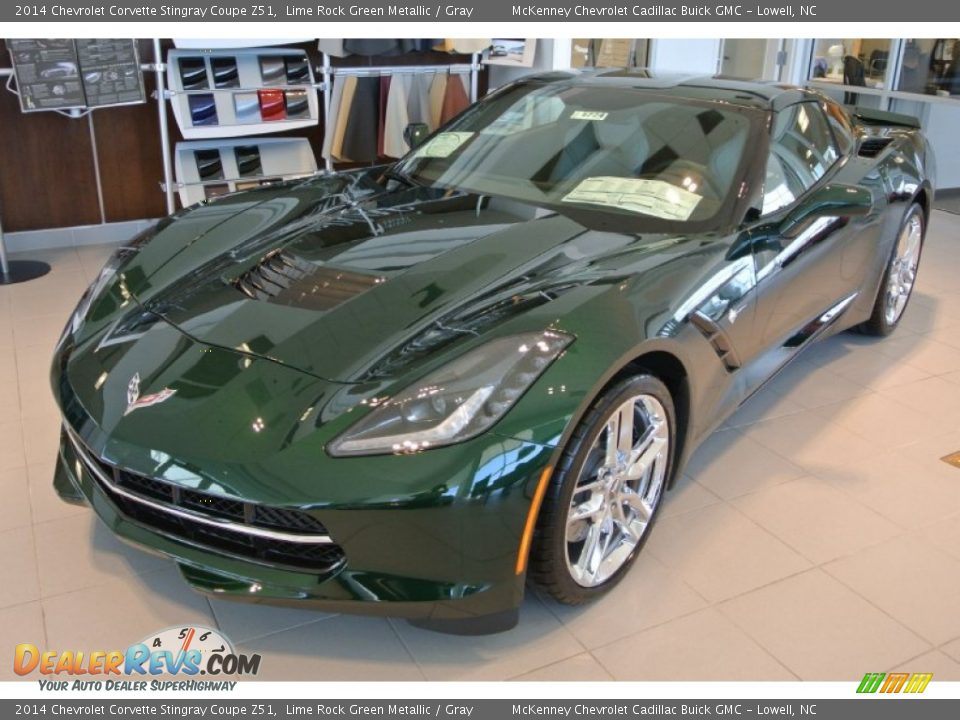 Front 3/4 View of 2014 Chevrolet Corvette Stingray Coupe Z51 Photo #2