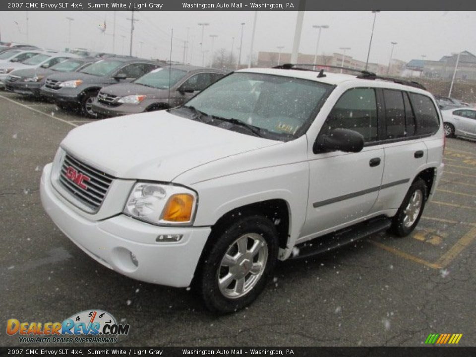 Front 3/4 View of 2007 GMC Envoy SLT 4x4 Photo #5