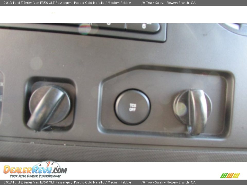 2013 Ford E Series Van E350 XLT Passenger Pueblo Gold Metallic / Medium Pebble Photo #32