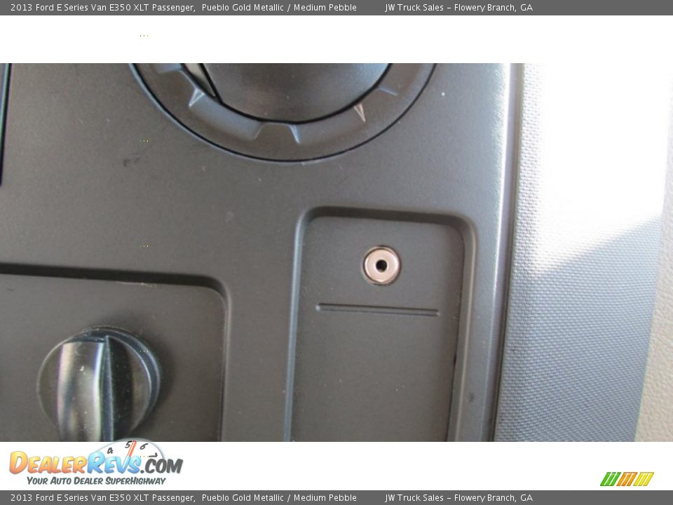 2013 Ford E Series Van E350 XLT Passenger Pueblo Gold Metallic / Medium Pebble Photo #33
