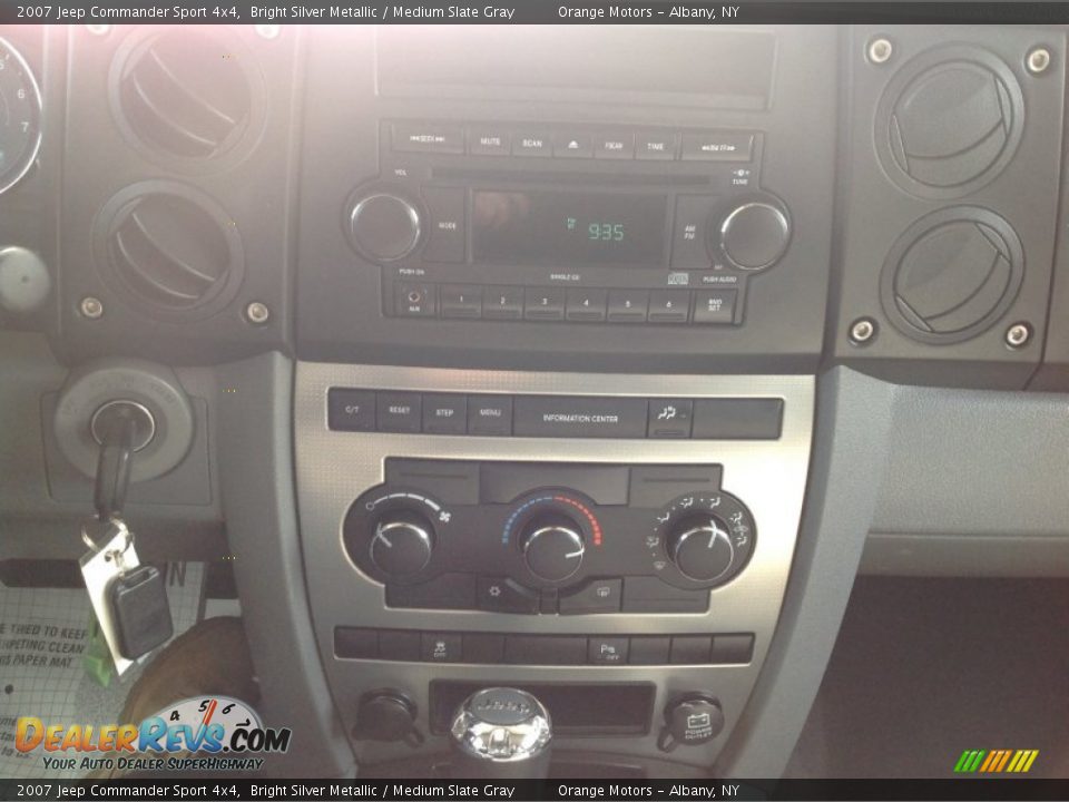 2007 Jeep Commander Sport 4x4 Bright Silver Metallic / Medium Slate Gray Photo #9