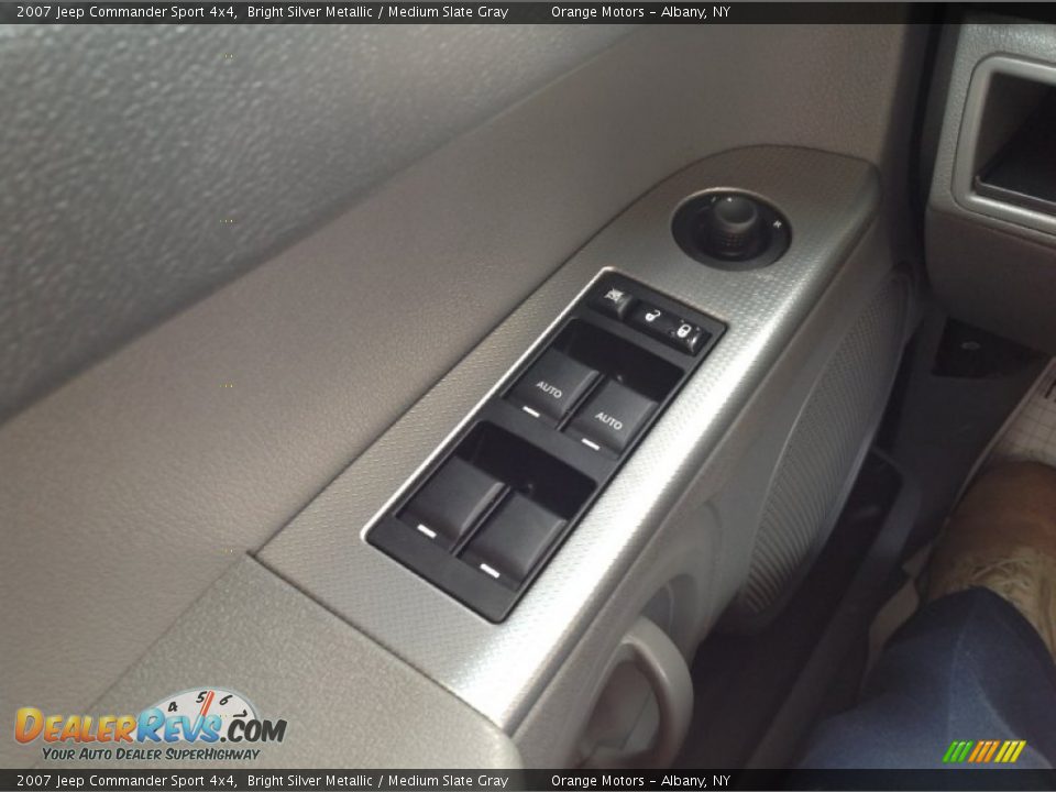 2007 Jeep Commander Sport 4x4 Bright Silver Metallic / Medium Slate Gray Photo #11