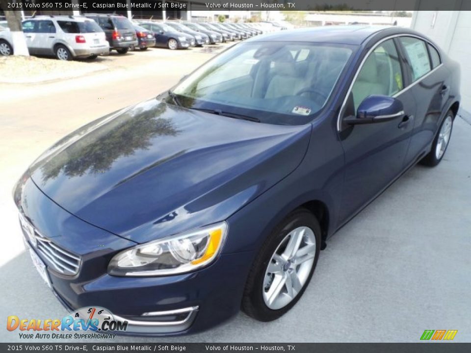 Front 3/4 View of 2015 Volvo S60 T5 Drive-E Photo #3