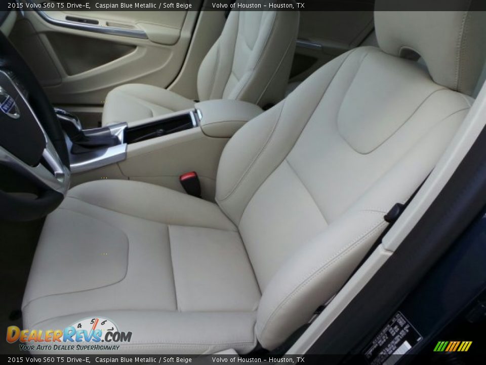 Front Seat of 2015 Volvo S60 T5 Drive-E Photo #11