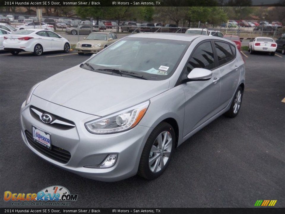 2014 Hyundai Accent SE 5 Door Ironman Silver / Black Photo #1