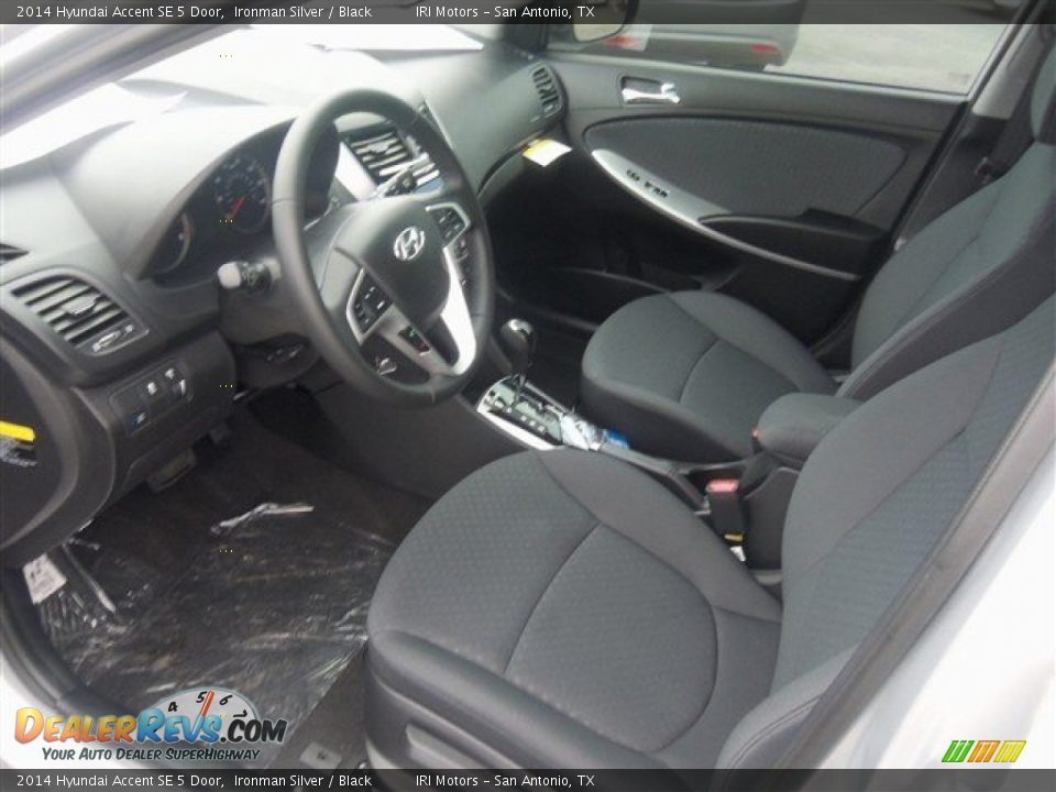 Black Interior - 2014 Hyundai Accent SE 5 Door Photo #6