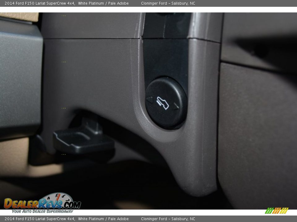 2014 Ford F150 Lariat SuperCrew 4x4 White Platinum / Pale Adobe Photo #31