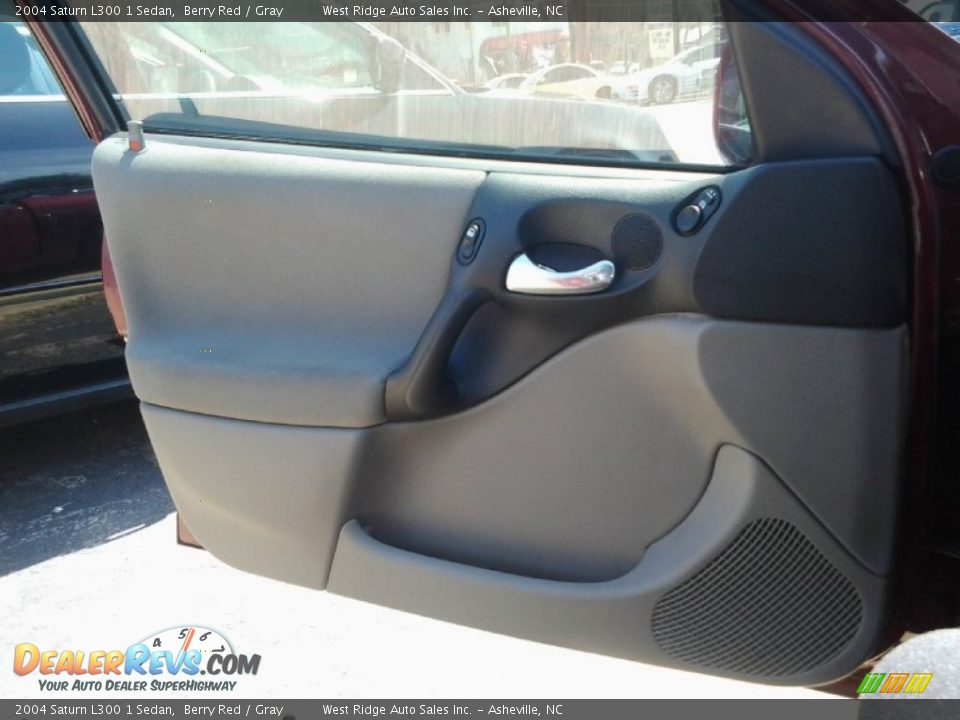 2004 Saturn L300 1 Sedan Berry Red / Gray Photo #14