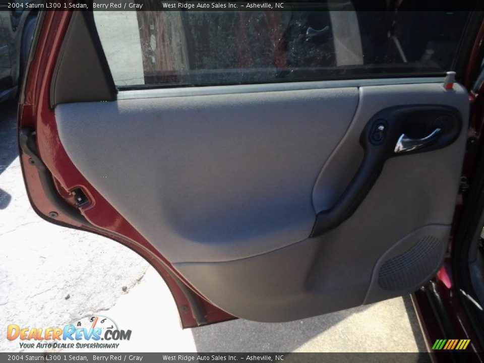 2004 Saturn L300 1 Sedan Berry Red / Gray Photo #15