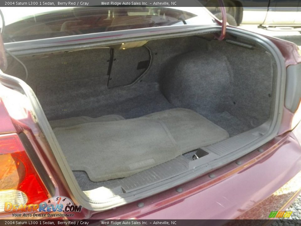 2004 Saturn L300 1 Sedan Berry Red / Gray Photo #16