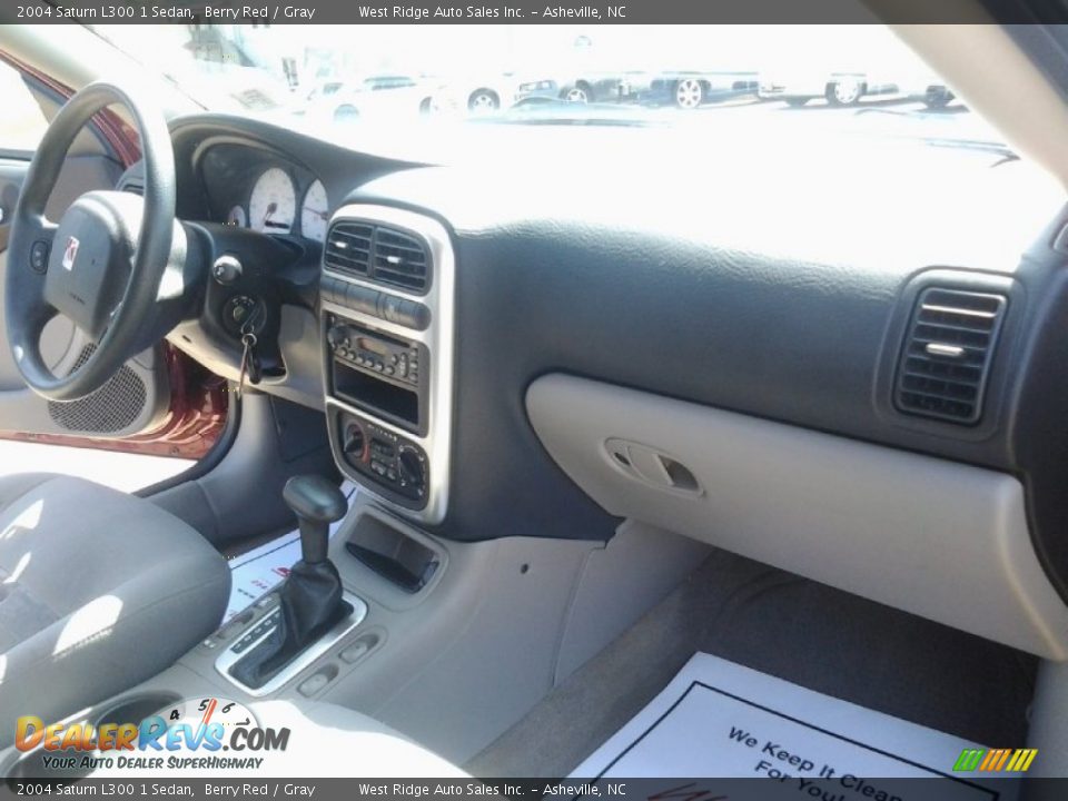 2004 Saturn L300 1 Sedan Berry Red / Gray Photo #18