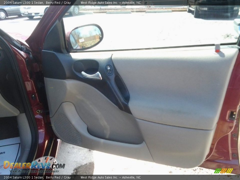 2004 Saturn L300 1 Sedan Berry Red / Gray Photo #19