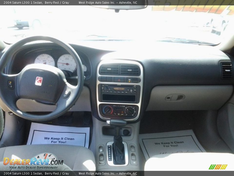 2004 Saturn L300 1 Sedan Berry Red / Gray Photo #20