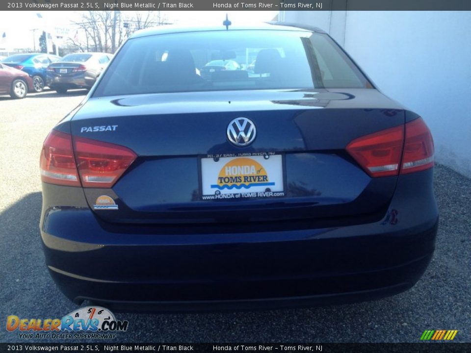 2013 Volkswagen Passat 2.5L S Night Blue Metallic / Titan Black Photo #9