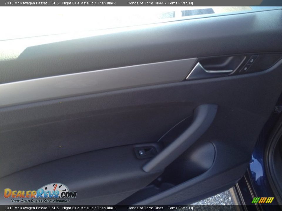 2013 Volkswagen Passat 2.5L S Night Blue Metallic / Titan Black Photo #10