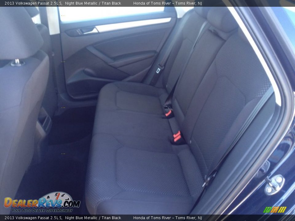 2013 Volkswagen Passat 2.5L S Night Blue Metallic / Titan Black Photo #11