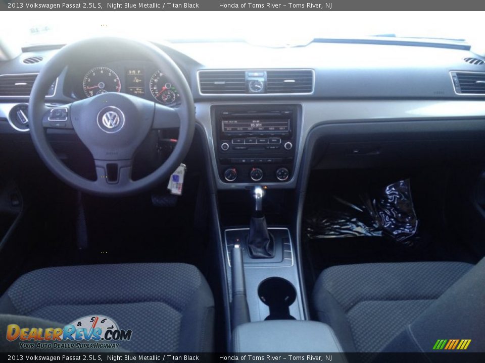 2013 Volkswagen Passat 2.5L S Night Blue Metallic / Titan Black Photo #12