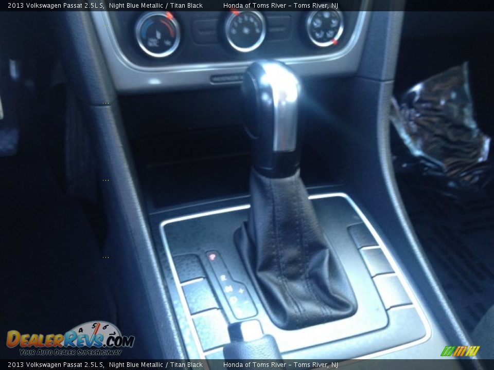 2013 Volkswagen Passat 2.5L S Night Blue Metallic / Titan Black Photo #13